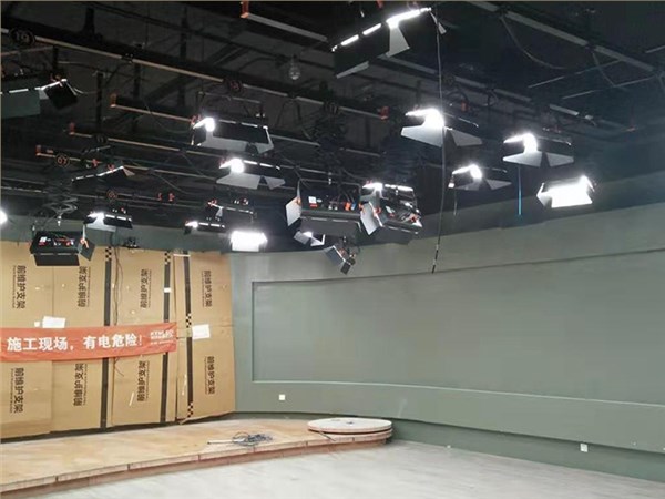 “上海市黄浦区第一中心小学”实景校园演播室灯光案例