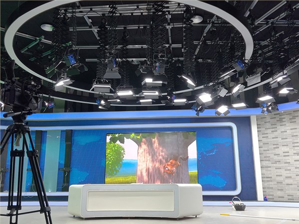 天津市海河中学340㎡“校园全景演播室灯光”