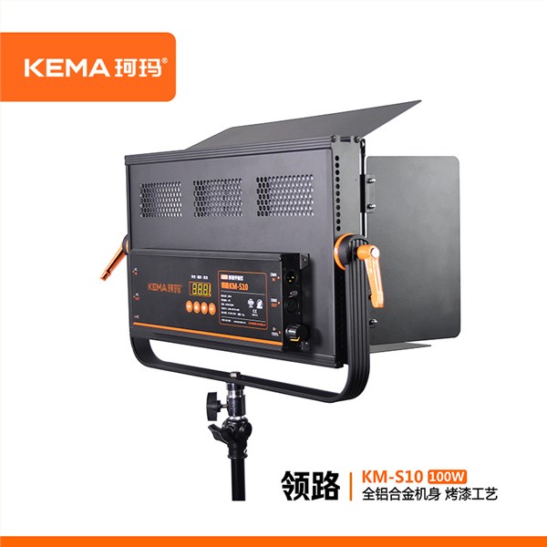 KM-S10 演播室柔光面光灯  <br/>专为20-60㎡演播室、直播间、融媒体中心、录播室打造的专业影视柔光灯。