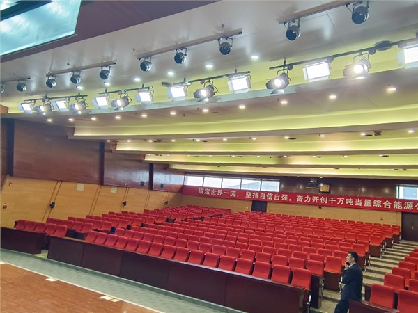 中国石油华北油田：报告厅全场灯光昏暗怎么解决?
