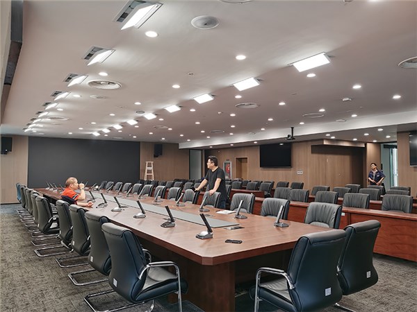 中建八局武汉城发集团视频会议室：原有灯具老化怎么解决？