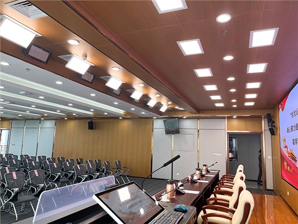 山东燕山党校四楼新闻发布厅灯光