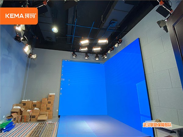 联勤保障部队虚拟演播室灯光安装：54平直播间用什么灯具布光