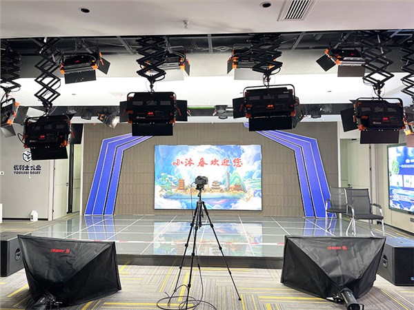 湖北武汉小沐春直播间灯光系统搭建