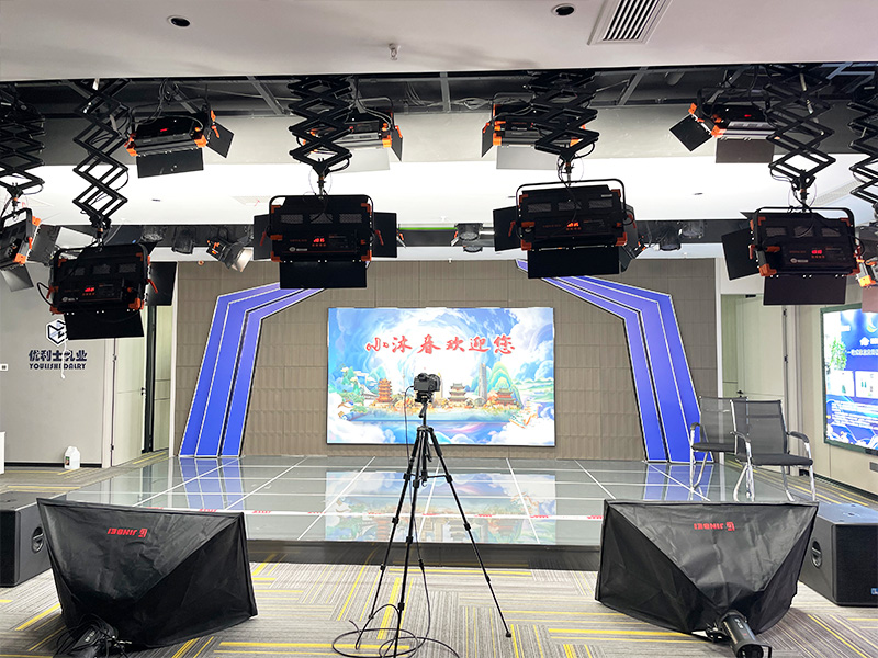 湖北武汉小沐春直播间灯光系统搭建